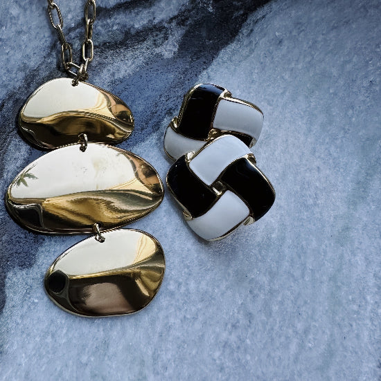 The Solara Pebble Necklace